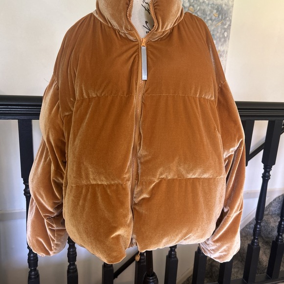 Fabletics Jackets & Blazers - Fabletics Wander Velour Cropped Puffer‎ Sz 2XL